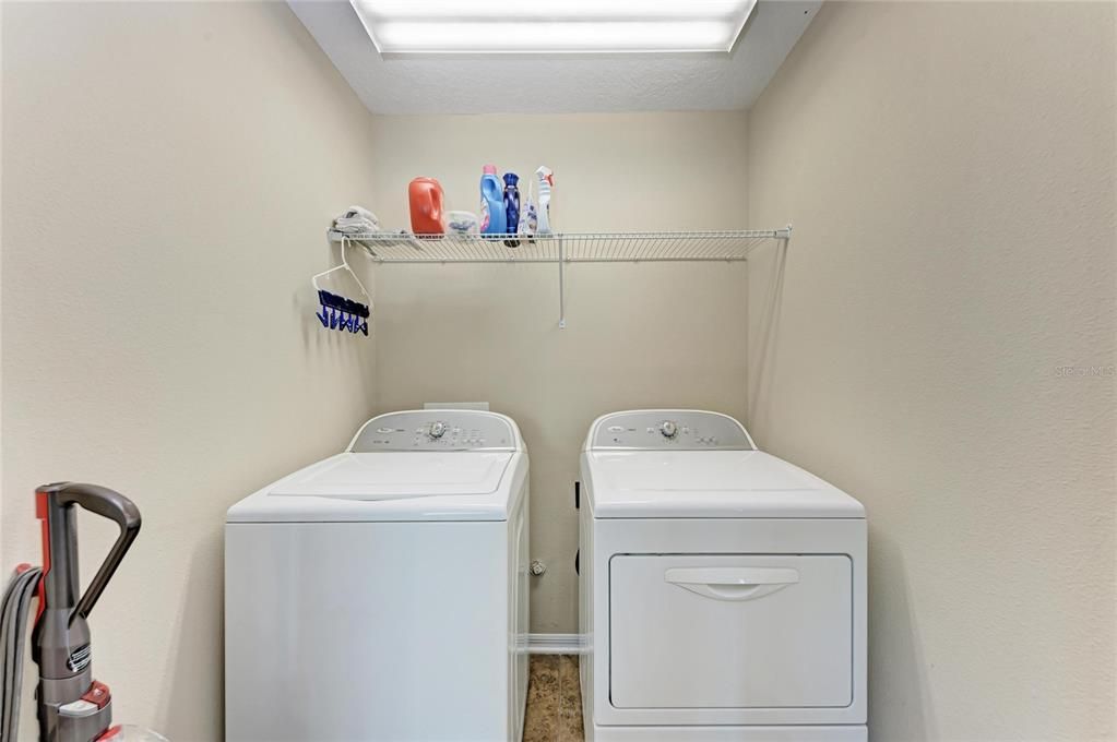 待售: $480,000 (3 贝兹, 2 浴室, 2230 平方英尺)