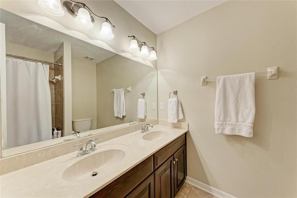 待售: $480,000 (3 贝兹, 2 浴室, 2230 平方英尺)