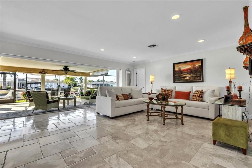 На продажу: $725,000 (3 спален, 2 ванн, 1748 Квадратных фут)