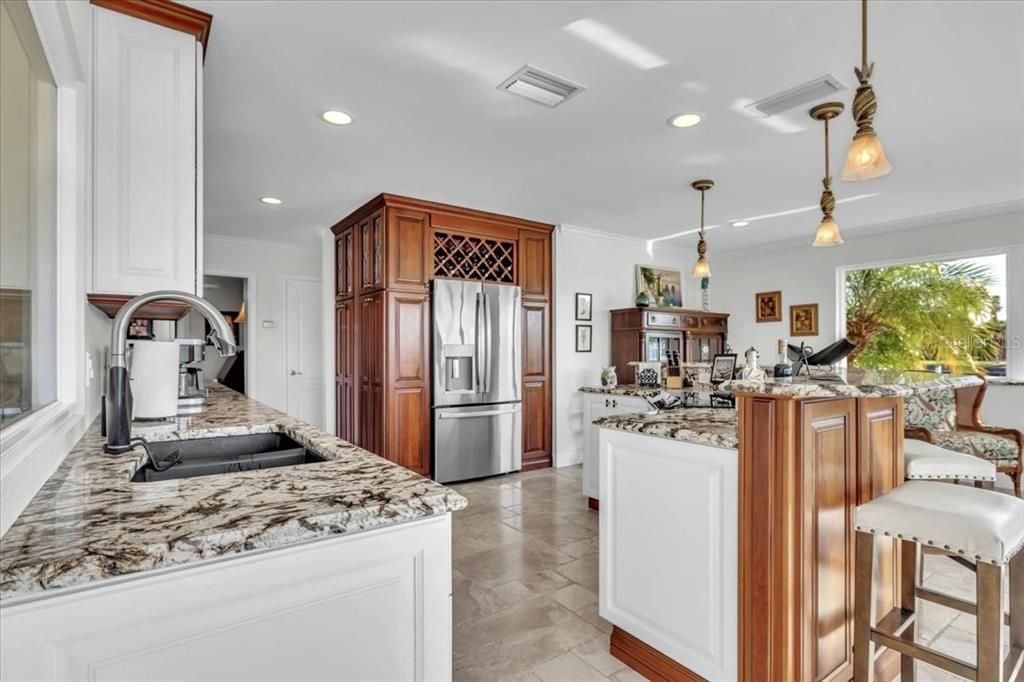 На продажу: $725,000 (3 спален, 2 ванн, 1748 Квадратных фут)