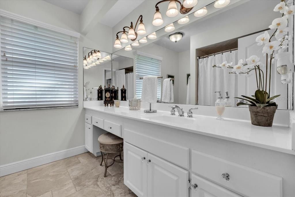 На продажу: $725,000 (3 спален, 2 ванн, 1748 Квадратных фут)