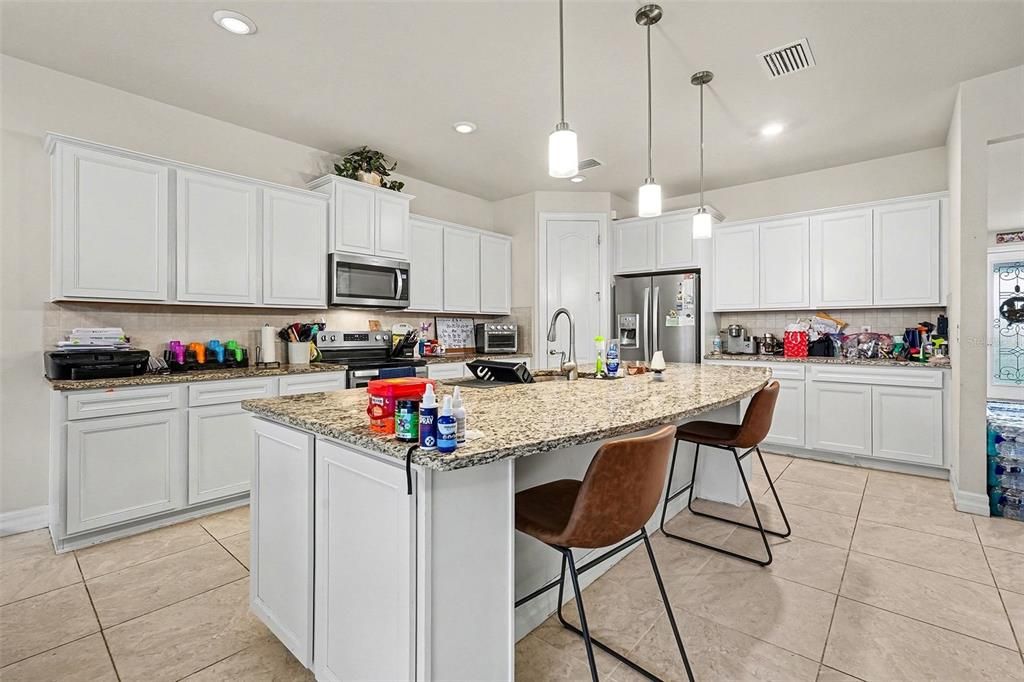 For Sale: $470,000 (4 beds, 3 baths, 2493 Square Feet)