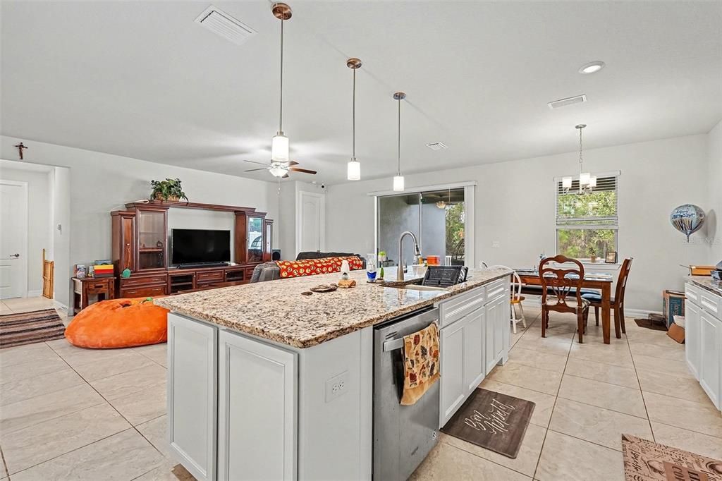 For Sale: $470,000 (4 beds, 3 baths, 2493 Square Feet)