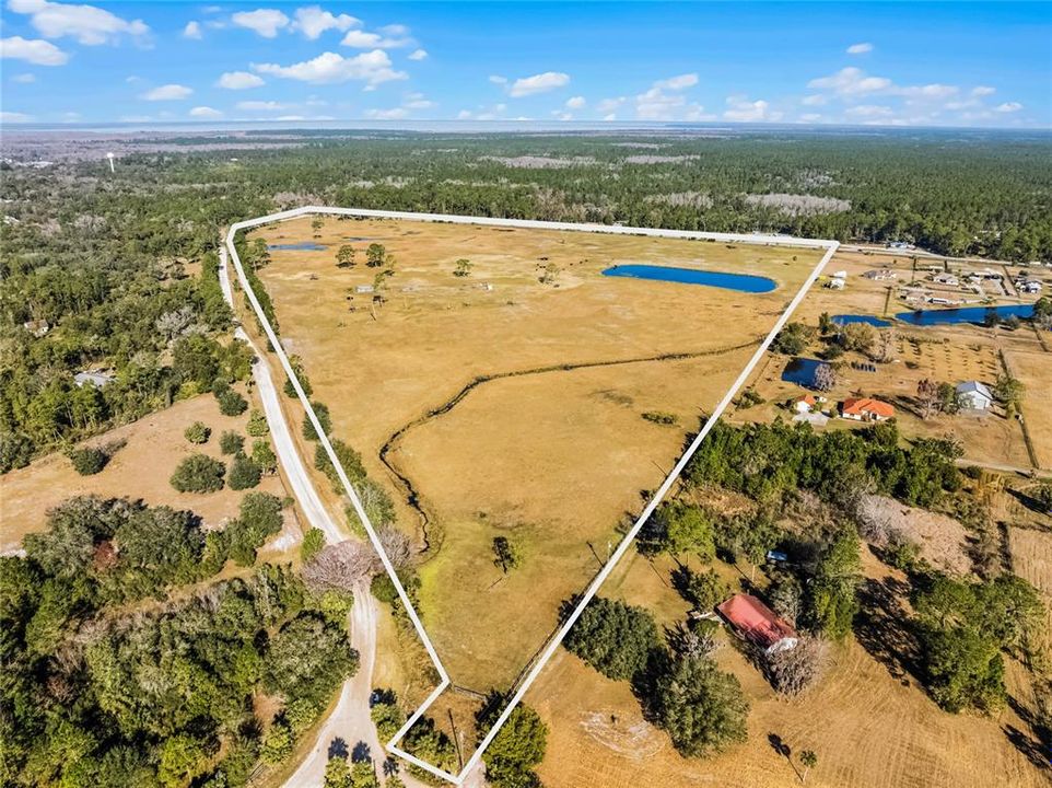 На продажу: $1,250,000 (61.38 acres)