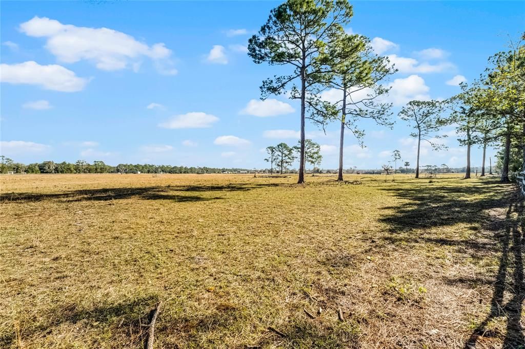 На продажу: $1,250,000 (61.38 acres)