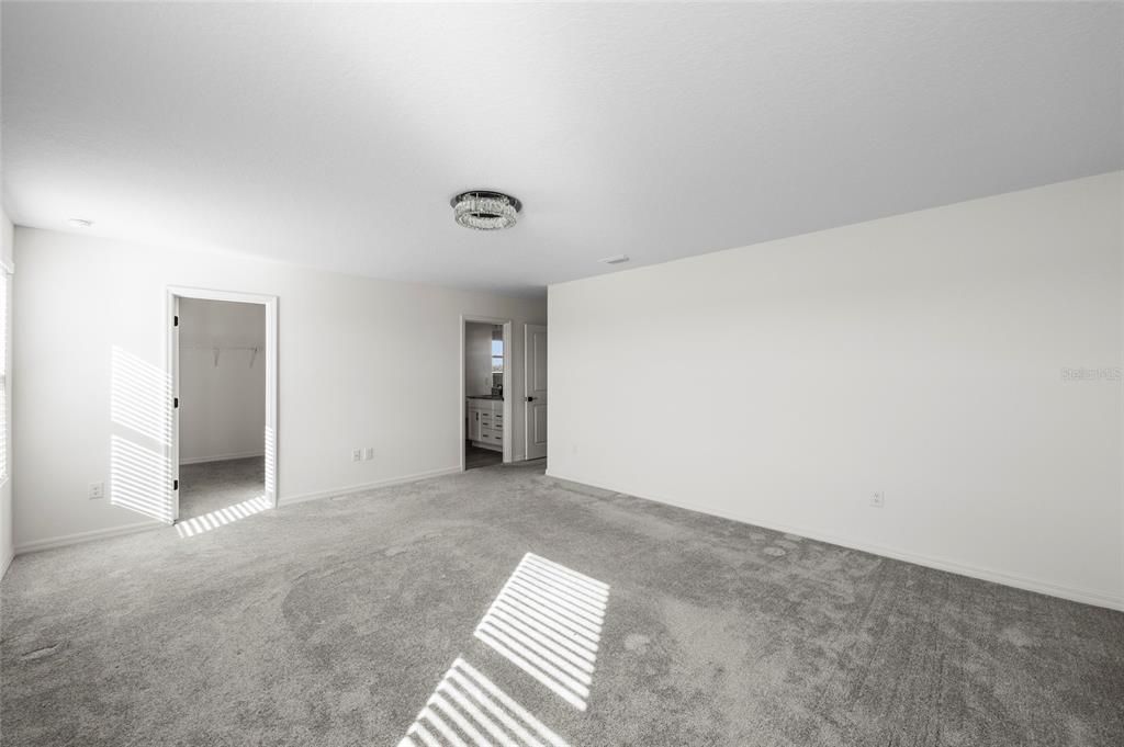 For Sale: $390,000 (5 beds, 3 baths, 2589 Square Feet)