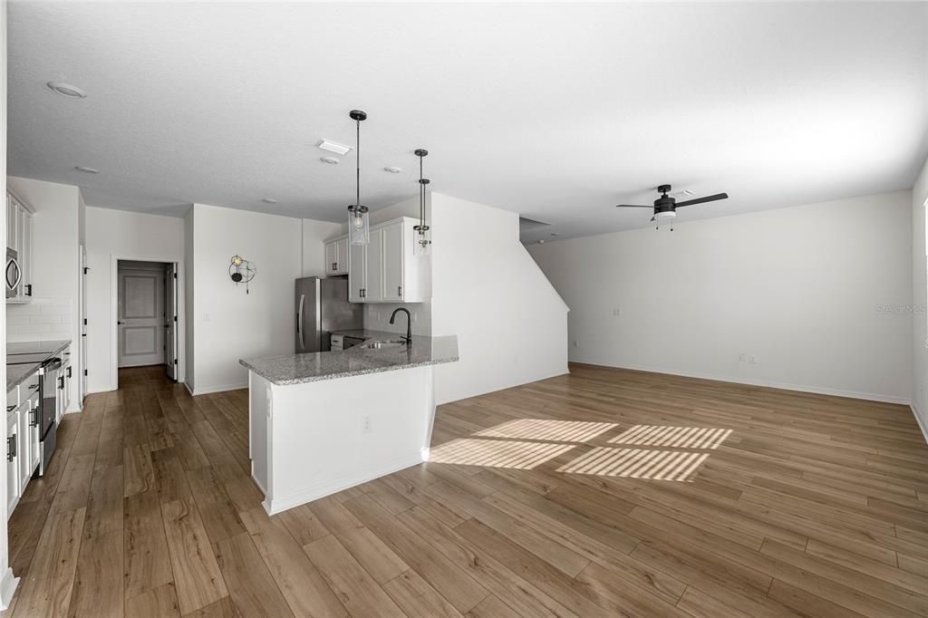 For Sale: $390,000 (5 beds, 3 baths, 2589 Square Feet)