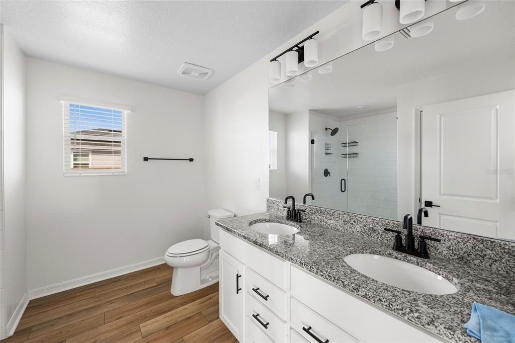 For Sale: $390,000 (5 beds, 3 baths, 2589 Square Feet)