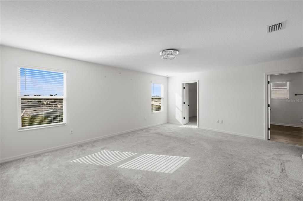 For Sale: $390,000 (5 beds, 3 baths, 2589 Square Feet)