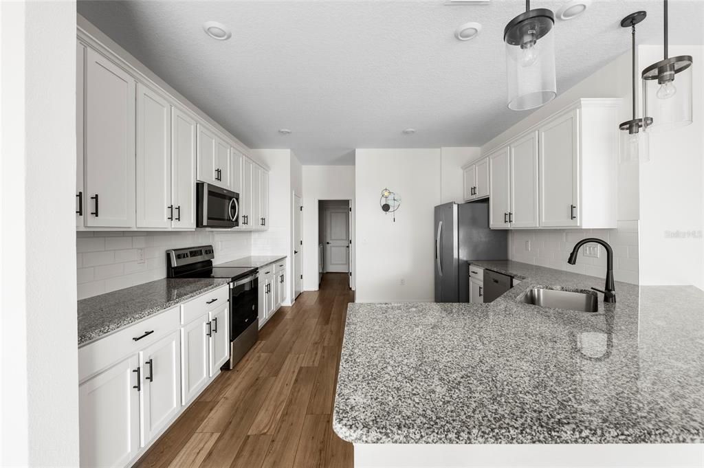 For Sale: $390,000 (5 beds, 3 baths, 2589 Square Feet)