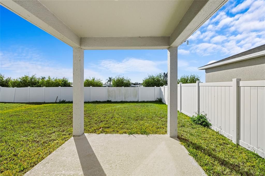 For Sale: $390,000 (5 beds, 3 baths, 2589 Square Feet)