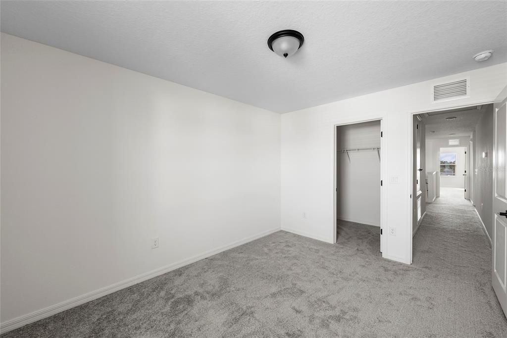 For Sale: $390,000 (5 beds, 3 baths, 2589 Square Feet)