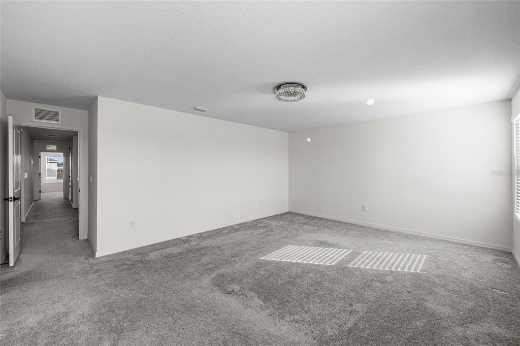 For Sale: $390,000 (5 beds, 3 baths, 2589 Square Feet)