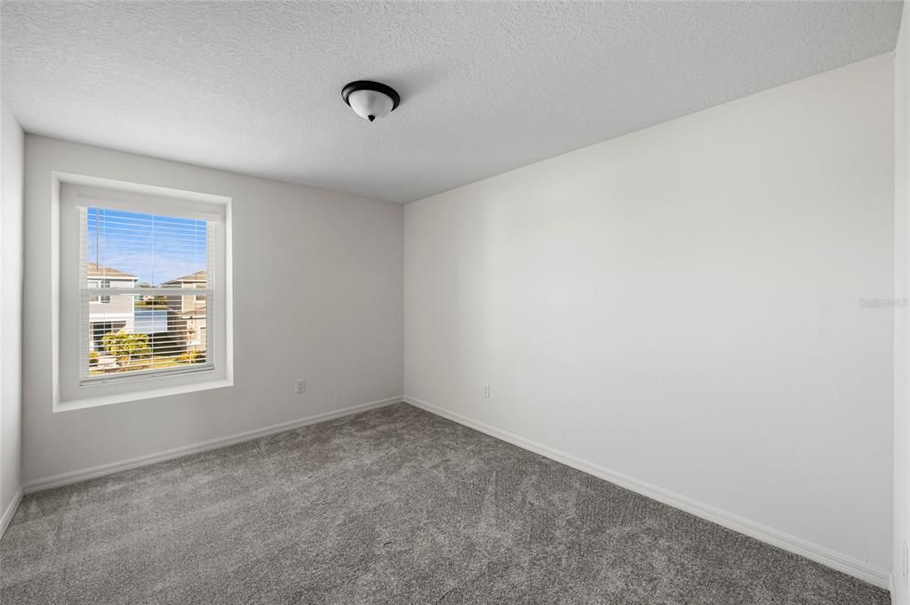 For Sale: $390,000 (5 beds, 3 baths, 2589 Square Feet)