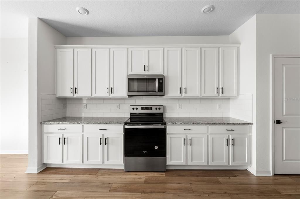 For Sale: $390,000 (5 beds, 3 baths, 2589 Square Feet)