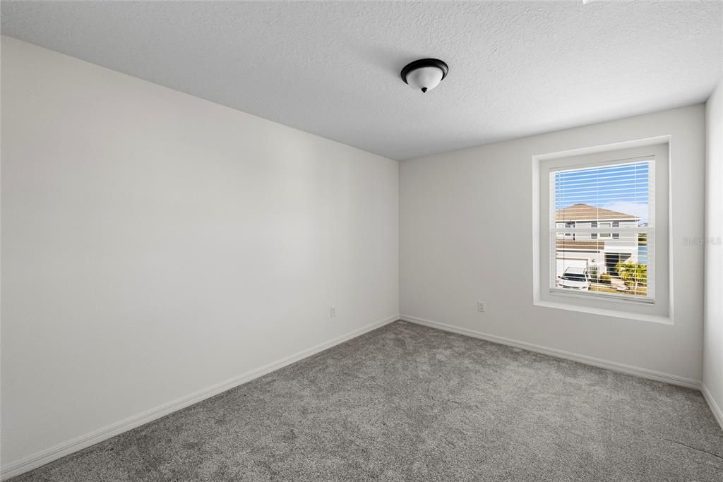 For Sale: $390,000 (5 beds, 3 baths, 2589 Square Feet)