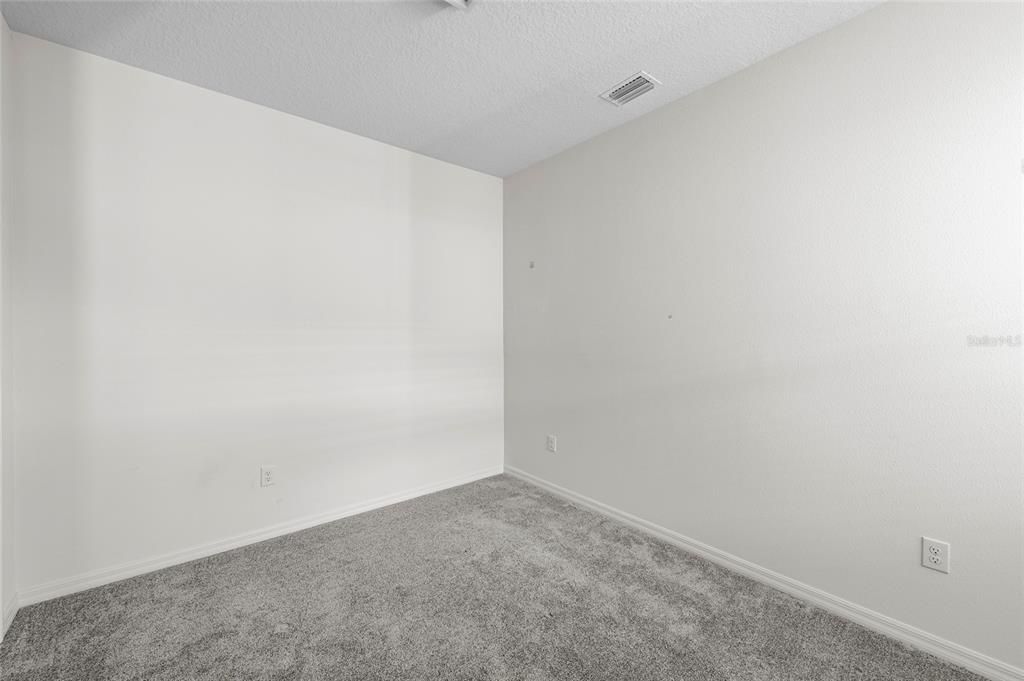 For Sale: $390,000 (5 beds, 3 baths, 2589 Square Feet)