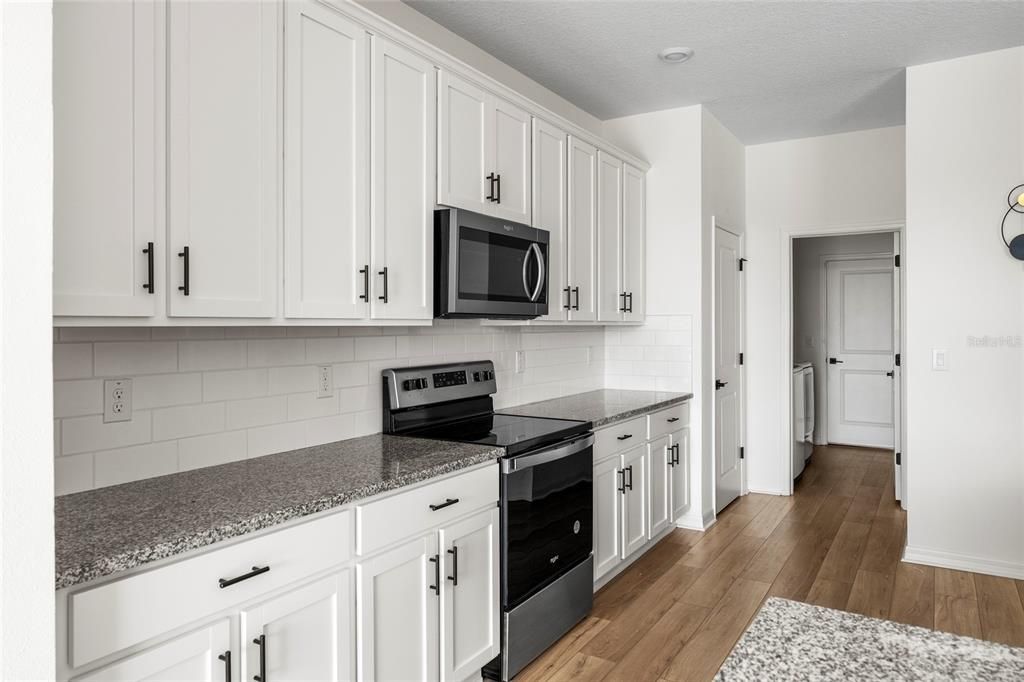 For Sale: $390,000 (5 beds, 3 baths, 2589 Square Feet)