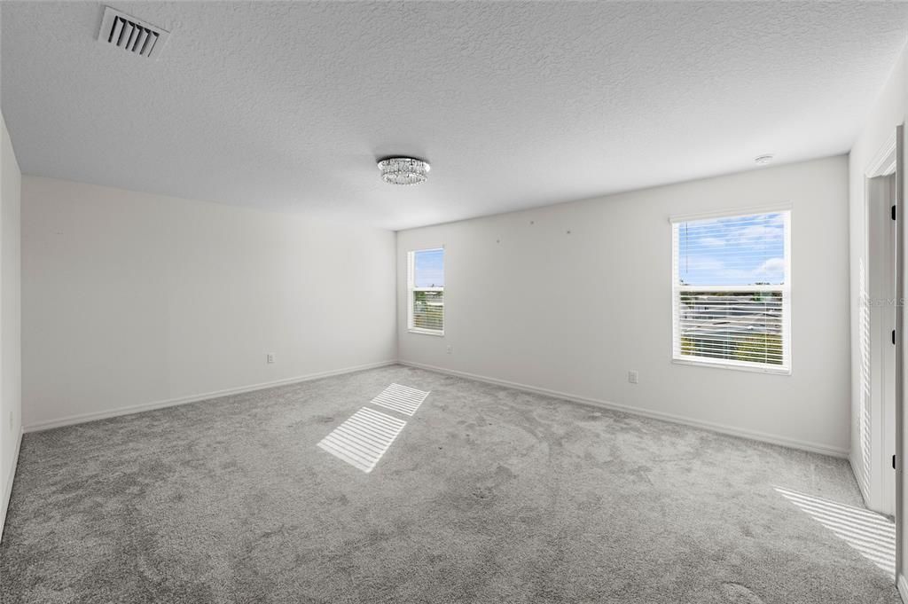 For Sale: $390,000 (5 beds, 3 baths, 2589 Square Feet)