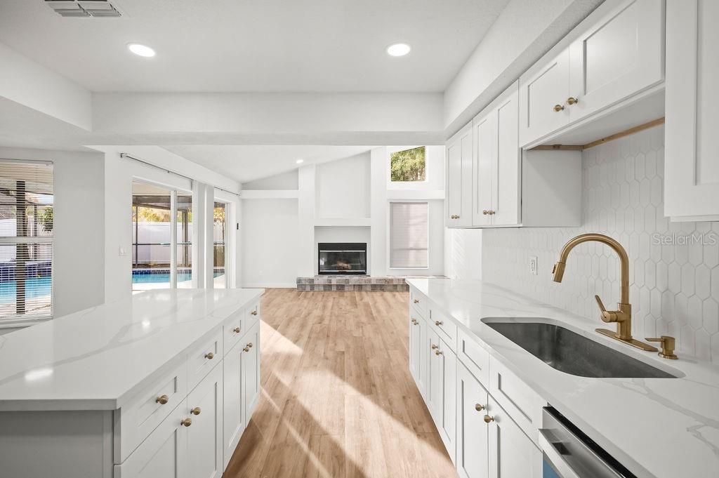 待售: $475,000 (4 贝兹, 2 浴室, 2156 平方英尺)