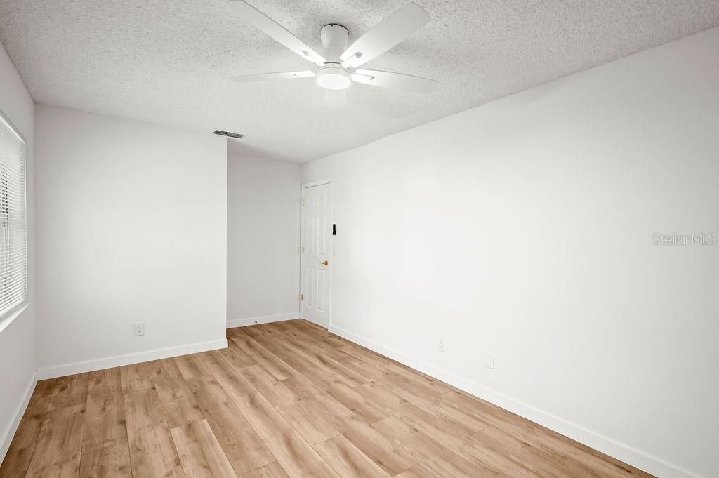 待售: $475,000 (4 贝兹, 2 浴室, 2156 平方英尺)