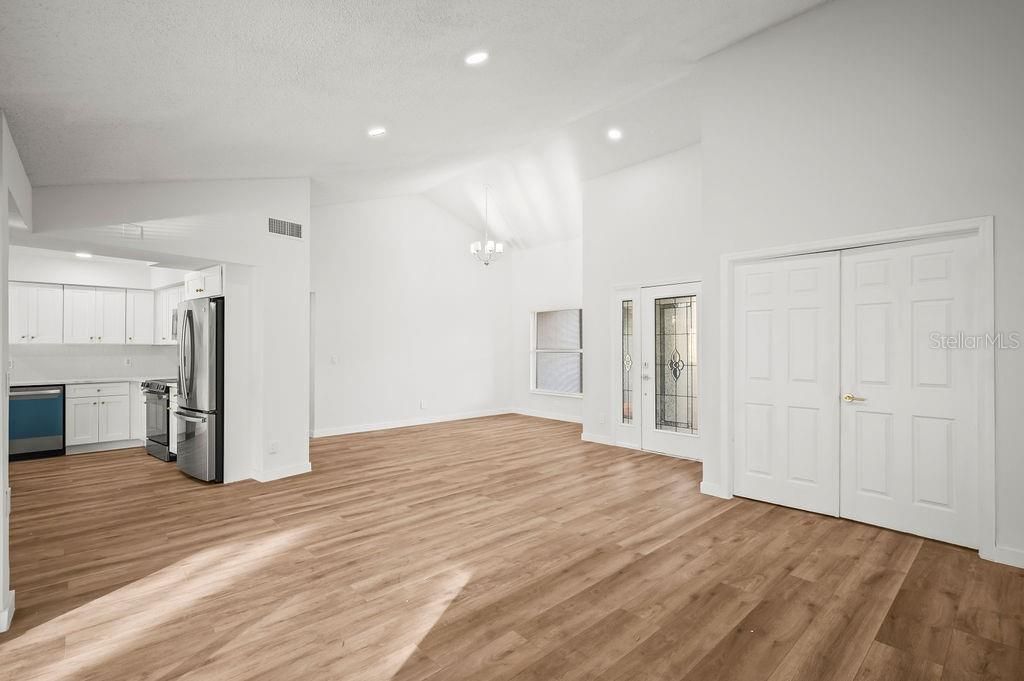 待售: $475,000 (4 贝兹, 2 浴室, 2156 平方英尺)