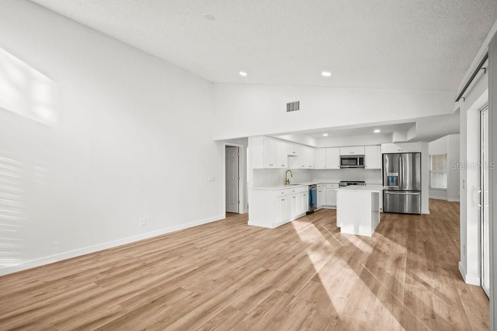 待售: $475,000 (4 贝兹, 2 浴室, 2156 平方英尺)