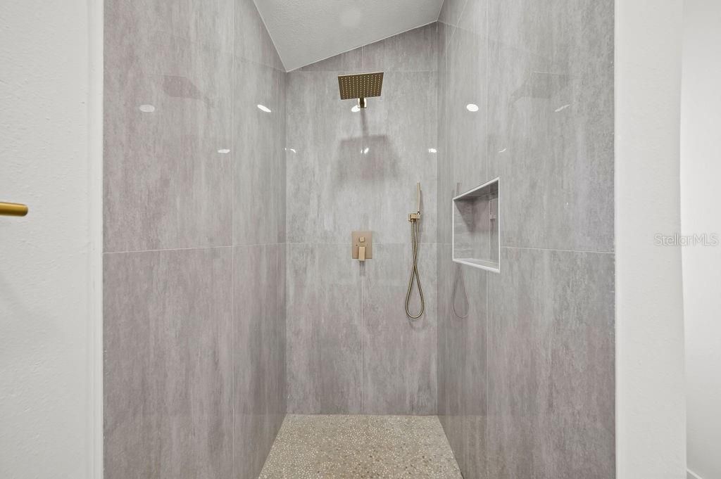 待售: $475,000 (4 贝兹, 2 浴室, 2156 平方英尺)