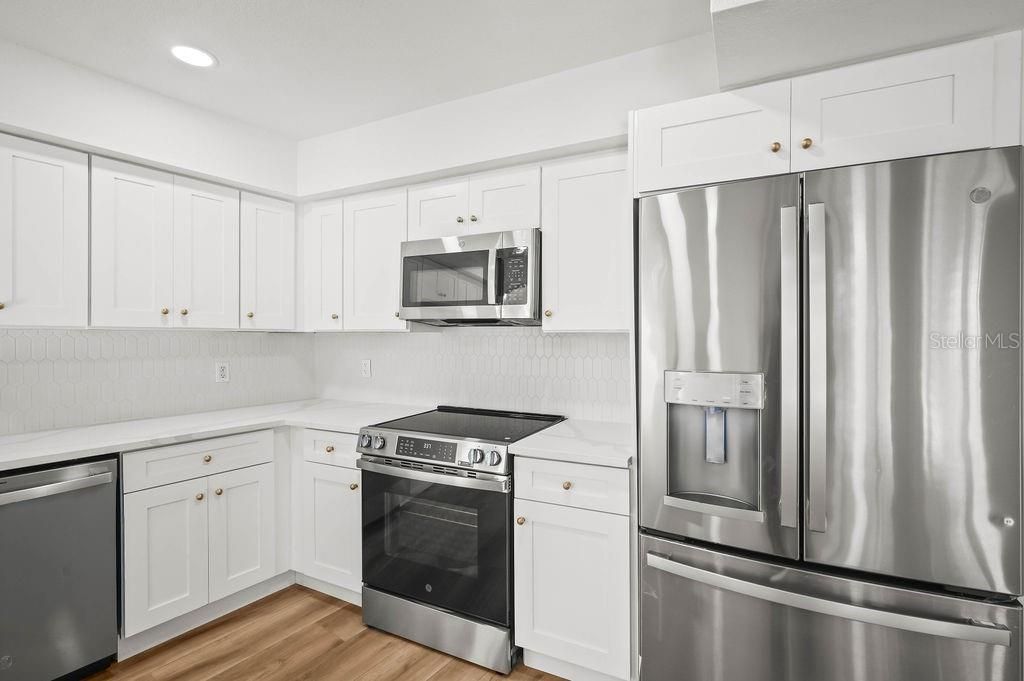 待售: $475,000 (4 贝兹, 2 浴室, 2156 平方英尺)