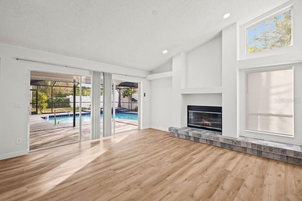 待售: $475,000 (4 贝兹, 2 浴室, 2156 平方英尺)