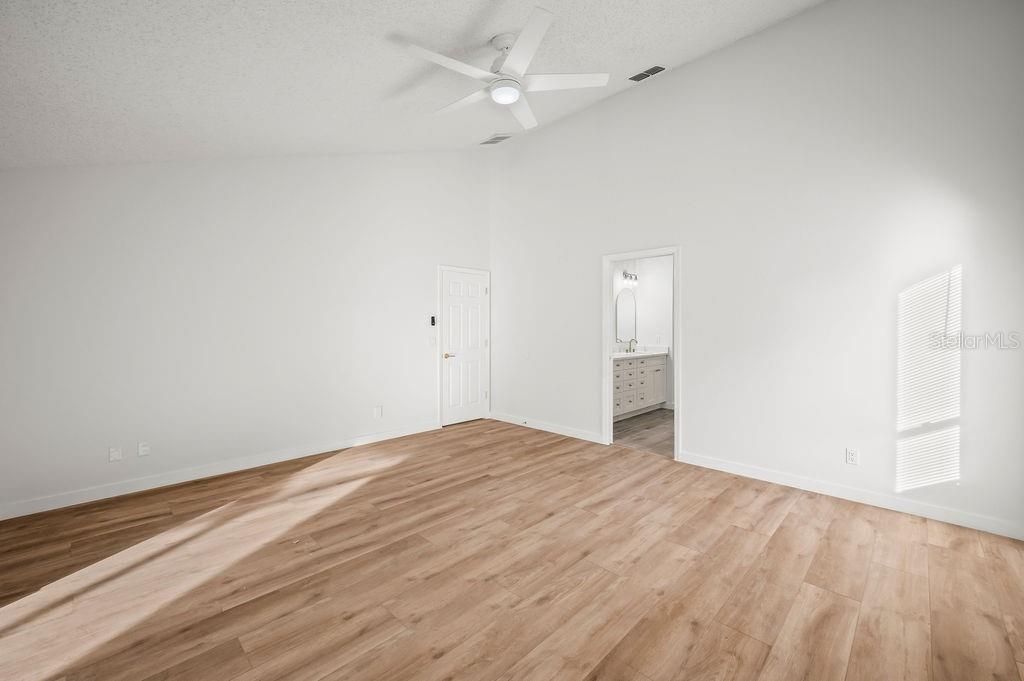 待售: $475,000 (4 贝兹, 2 浴室, 2156 平方英尺)