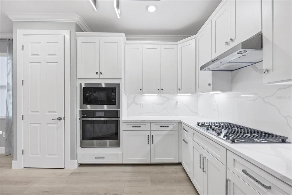 На продажу: $1,285,000 (4 спален, 2 ванн, 2248 Квадратных фут)