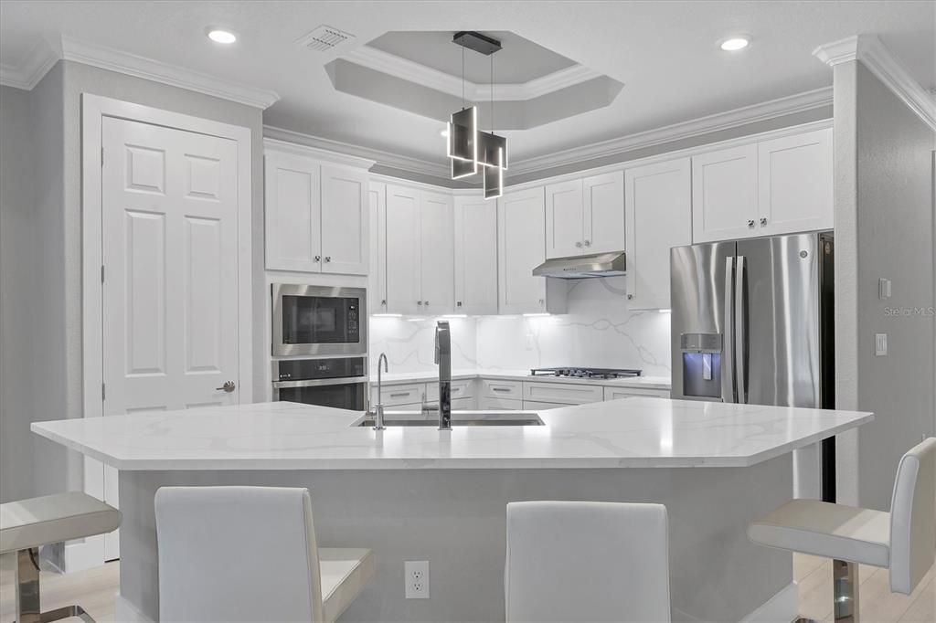 На продажу: $1,285,000 (4 спален, 2 ванн, 2248 Квадратных фут)