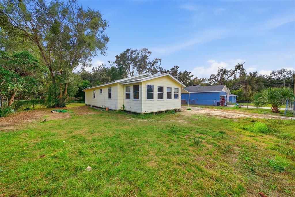 For Sale: $129,900 (3 beds, 2 baths, 1304 Square Feet)