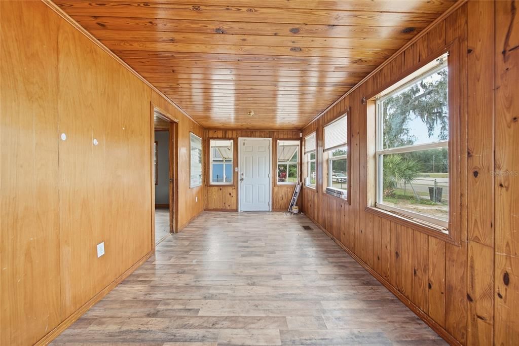 For Sale: $129,900 (3 beds, 2 baths, 1304 Square Feet)