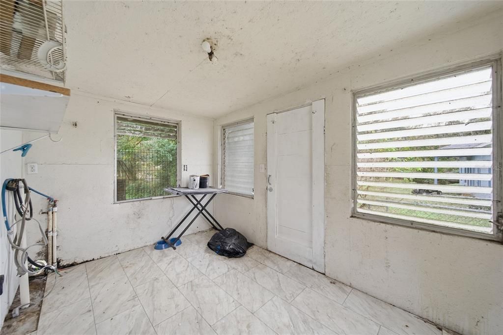 For Sale: $129,900 (3 beds, 2 baths, 1304 Square Feet)