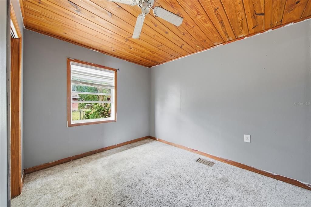 For Sale: $129,900 (3 beds, 2 baths, 1304 Square Feet)