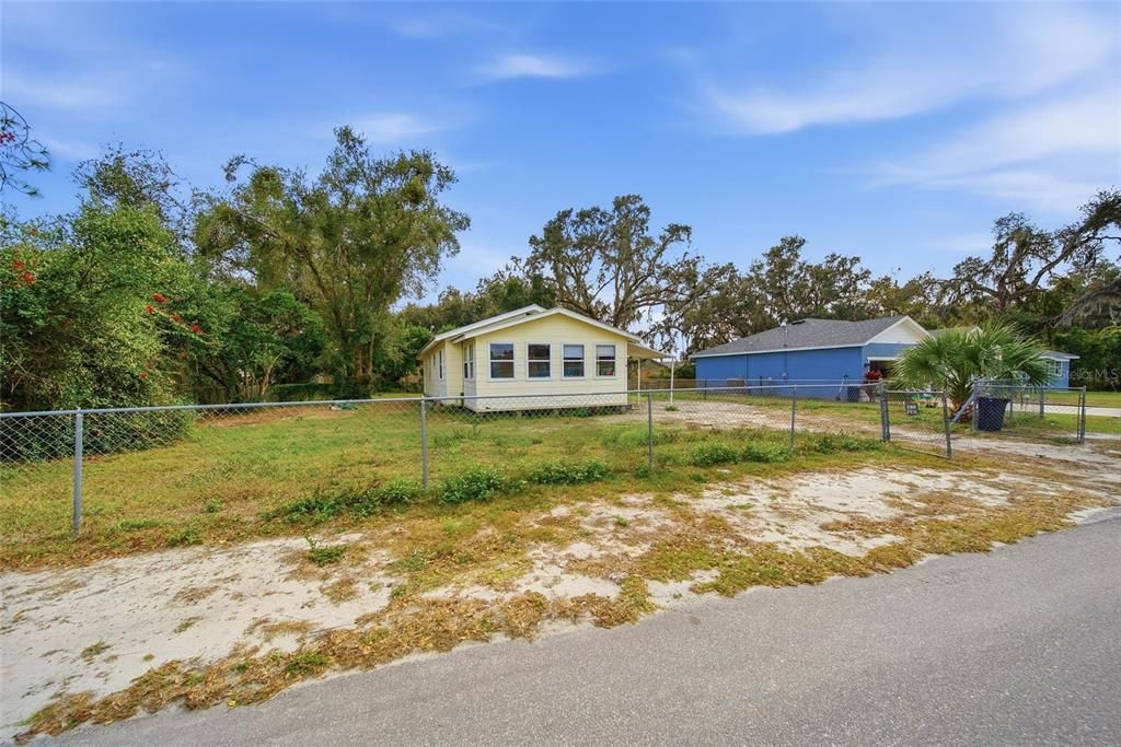 For Sale: $129,900 (3 beds, 2 baths, 1304 Square Feet)