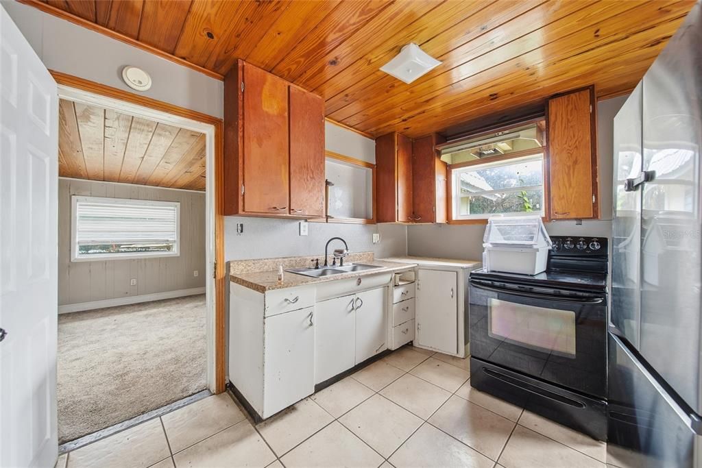 For Sale: $129,900 (3 beds, 2 baths, 1304 Square Feet)