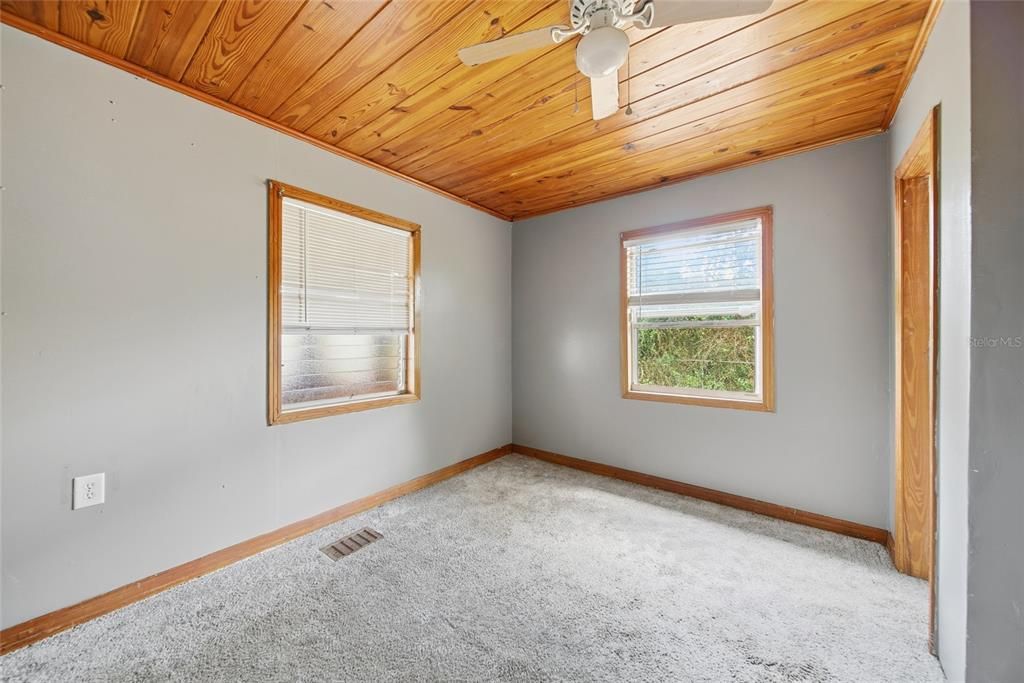 For Sale: $129,900 (3 beds, 2 baths, 1304 Square Feet)