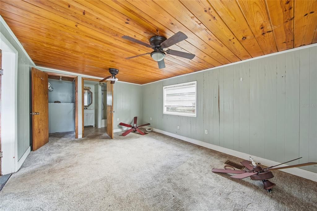 For Sale: $129,900 (3 beds, 2 baths, 1304 Square Feet)