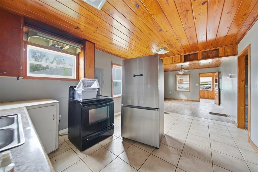 For Sale: $129,900 (3 beds, 2 baths, 1304 Square Feet)