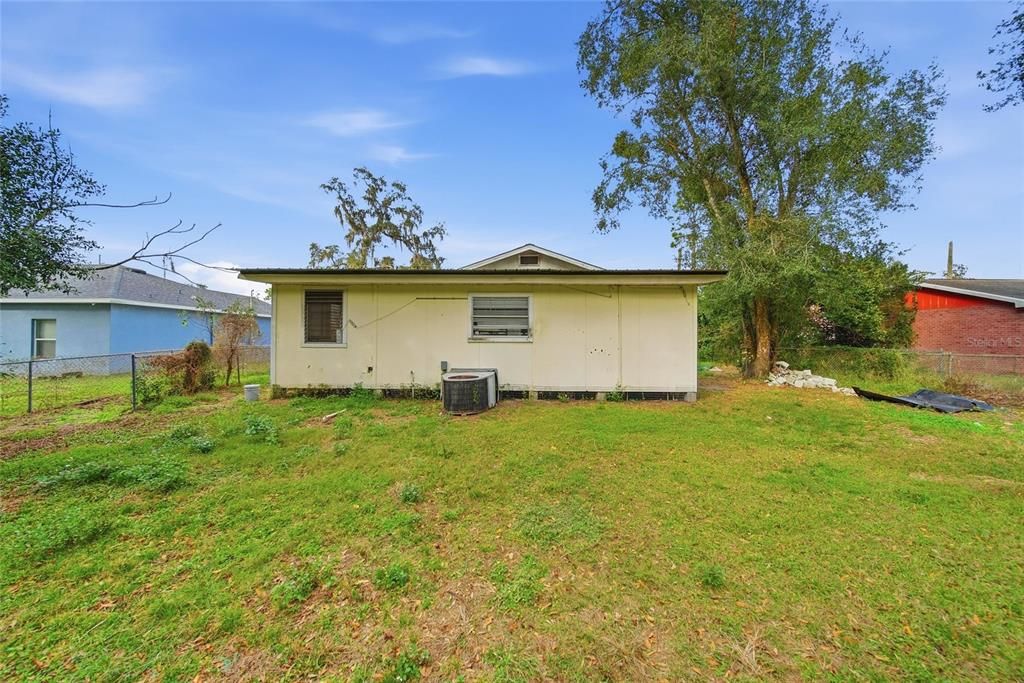 For Sale: $129,900 (3 beds, 2 baths, 1304 Square Feet)