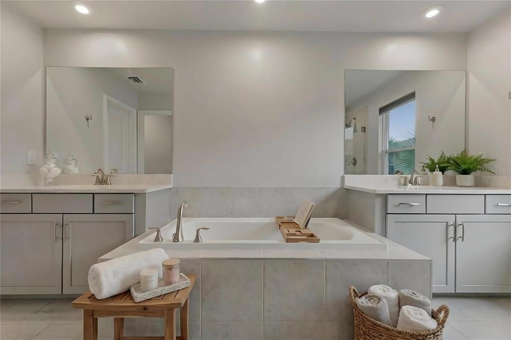 待售: $475,000 (4 贝兹, 3 浴室, 2574 平方英尺)