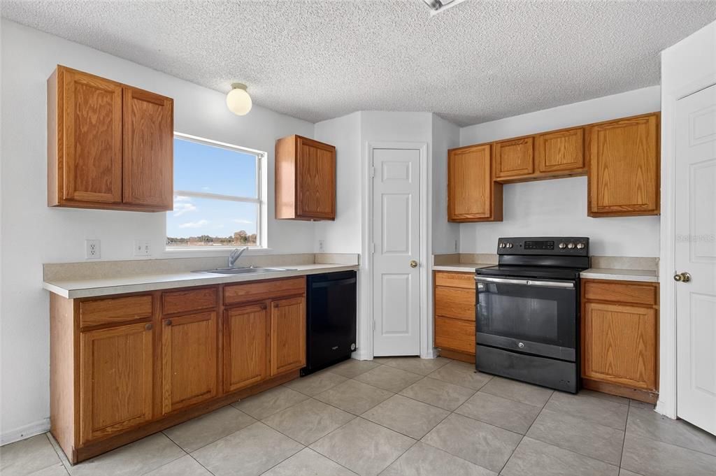 For Sale: $364,999 (4 beds, 2 baths, 2798 Square Feet)