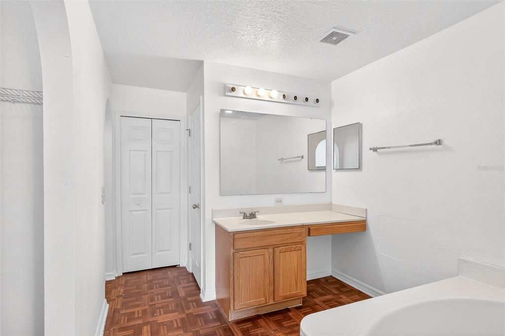 For Sale: $364,999 (4 beds, 2 baths, 2798 Square Feet)