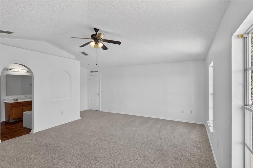 For Sale: $364,999 (4 beds, 2 baths, 2798 Square Feet)