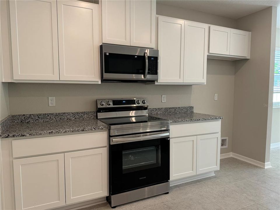 出租: $2,300 (4 贝兹, 2 浴室, 1876 平方英尺)