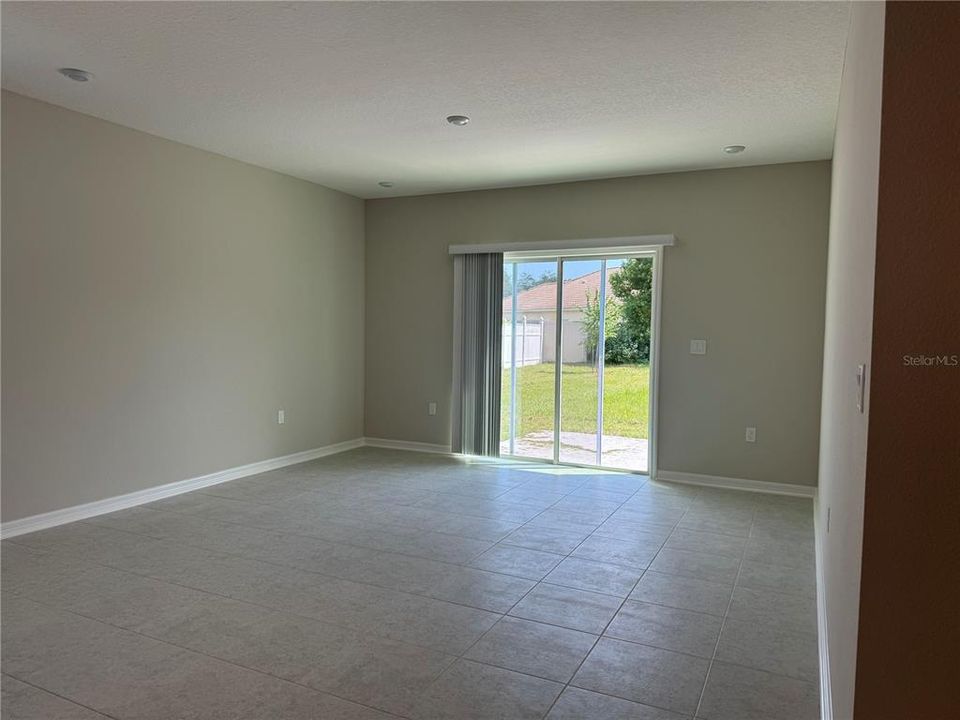 出租: $2,300 (4 贝兹, 2 浴室, 1876 平方英尺)