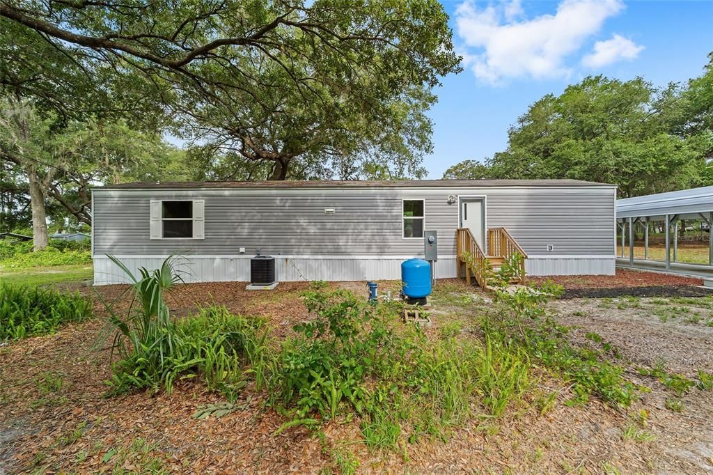 For Sale: $195,000 (2 beds, 2 baths, 820 Square Feet)